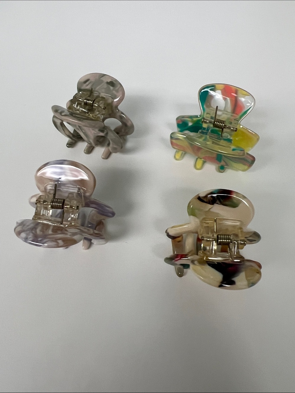 Anthropologie Marble Pattern Small Hair Claw Clips - Set of 4 - Picture 2 of 2